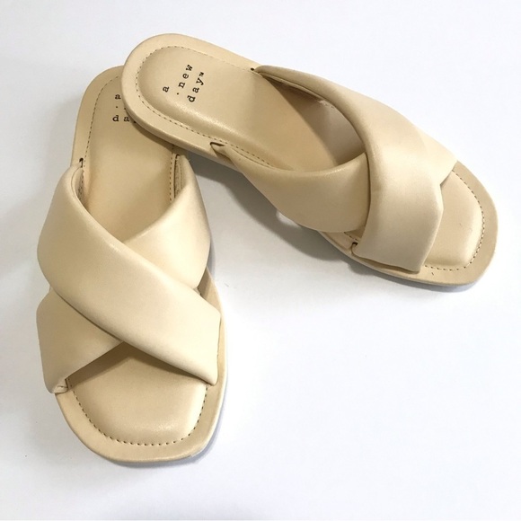 A New Day Daisy Crossband Slide Sandals Tan Cream Comfort Size 5.5 - Picture 3 of 17